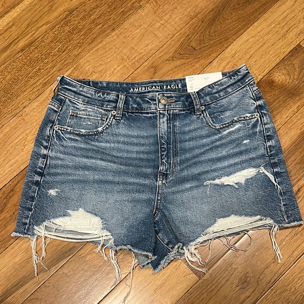 American Eagle Women's strigid mom shorts super high rise Denim Shorts 10 NWT